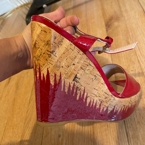 Stuart Weitzman Red Flame Painted Patent Cork Wedge Heel - Picture 6 of 17